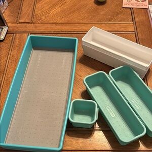 Bundle of 6 drawer organizers, let’s get organized!!